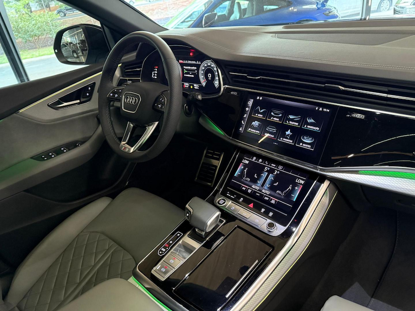 Foto do veículo AUDI Q8  SB HIBRIDO 2025 12.087 KM 630.000,00