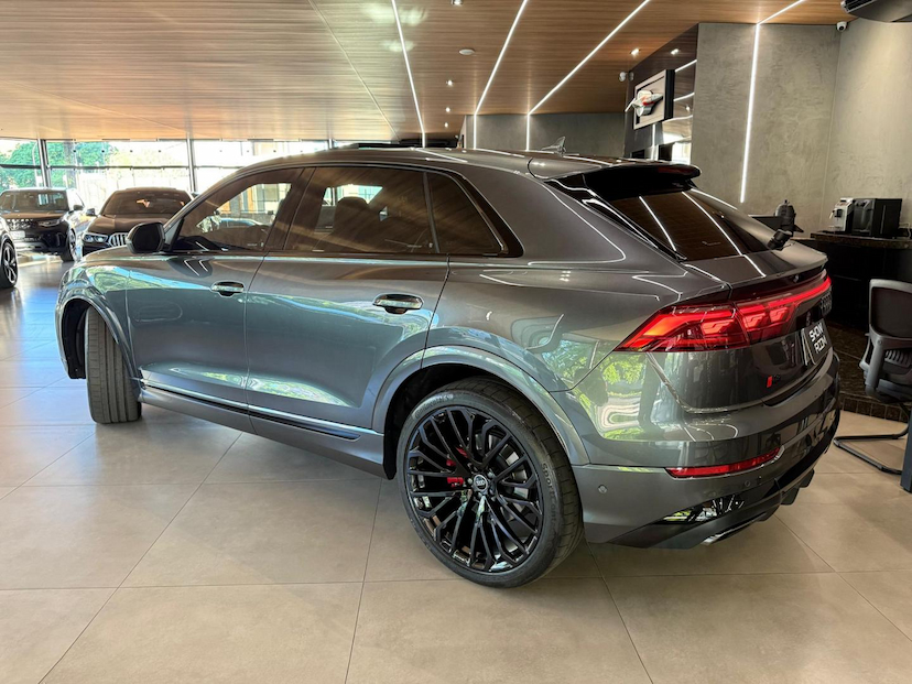 Foto do veículo AUDI Q8  SB HIBRIDO 2025 12.087 KM 630.000,00
