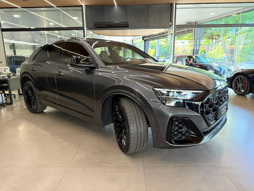 Foto do veículo AUDI Q8  SB HIBRIDO 2025 12.087 KM 630.000,00