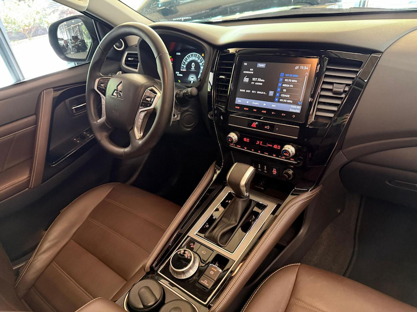 Foto do veículo MITSUBISHI PAJERO SPORT  HPE-S 2.4 4X4 DIESEL AUT. 2024 51.400 KM 347.000,00