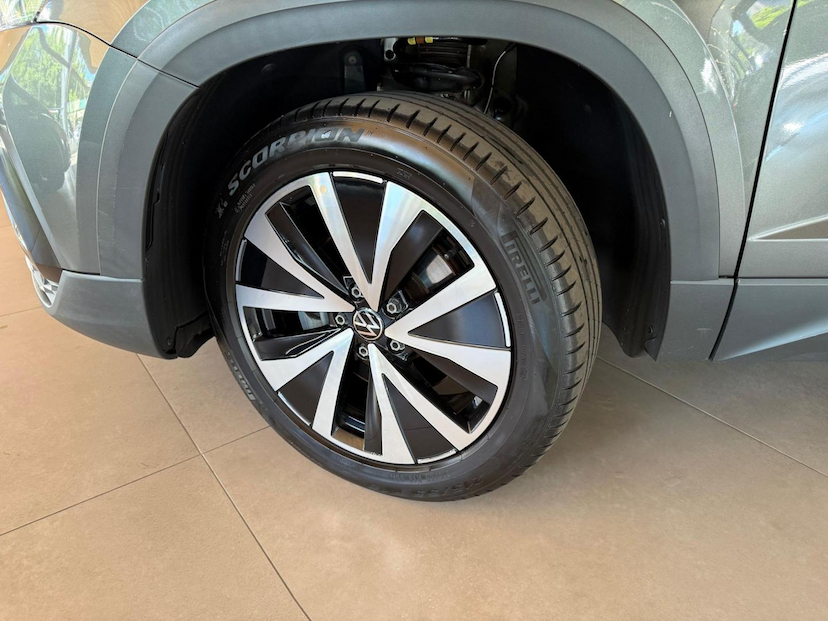 Foto do veículo VOLKSWAGEN TAOS  HL TSI 2022 58.968 KM 145.000,00