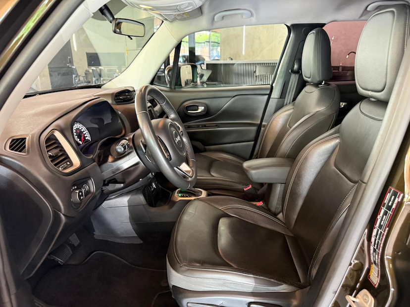 Foto do veículo JEEP RENEGADE  LNGTD AT 2018 73.011 KM 70.000,00
