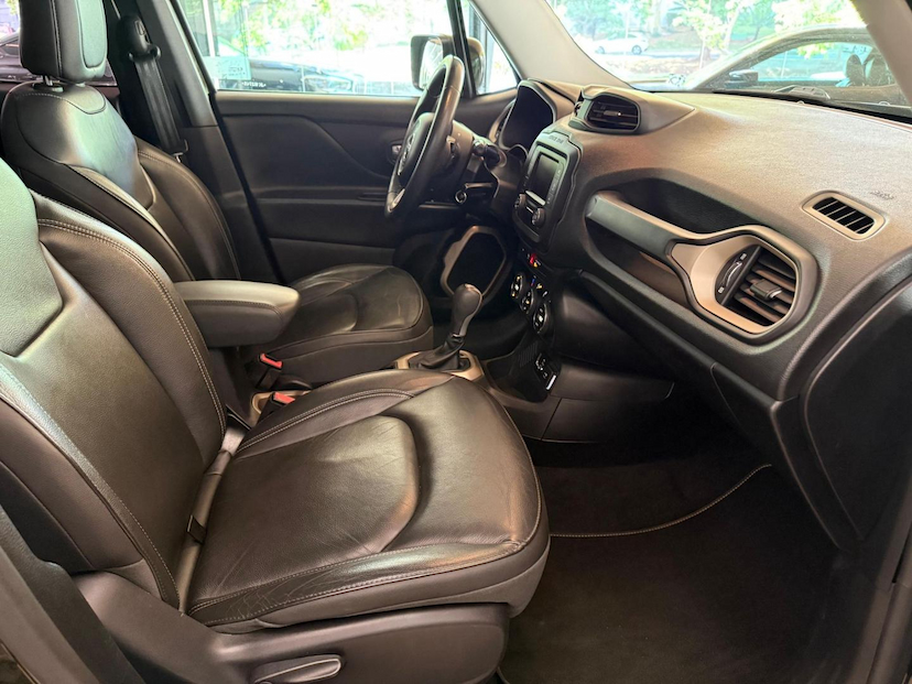 Foto do veículo JEEP RENEGADE  LNGTD AT 2018 73.011 KM 70.000,00