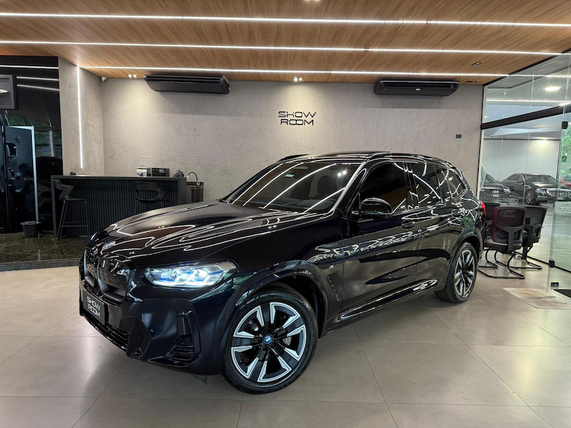 Foto do veículo BMW IX3  2023 17.749 KM 275.000,00