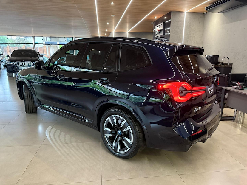 Foto do veículo BMW IX3  2023 17.749 KM 275.000,00