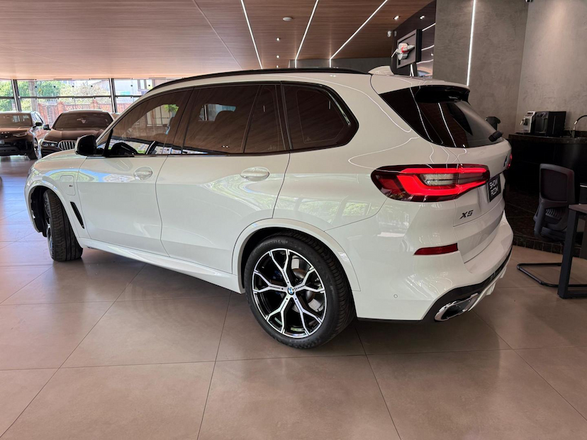 Foto do veículo BMW X5  XDRIVE45E 2021 59.905 KM 359.000,00