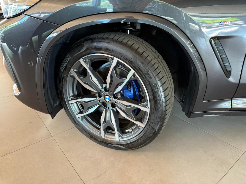 Foto do veículo BMW X4  XDRIVE30I 2025 4.390 KM 449.000,00