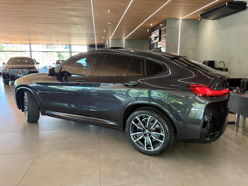 Foto do veículo BMW X4  XDRIVE30I 2025 4.390 KM 449.000,00