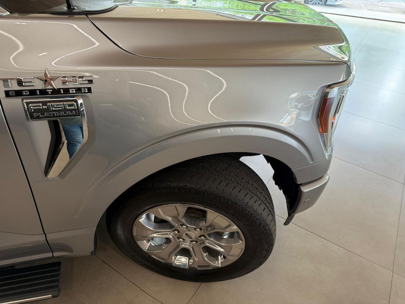 Foto do veículo FORD F-150  PLATINUM 2023 23.944 KM 385.000,00