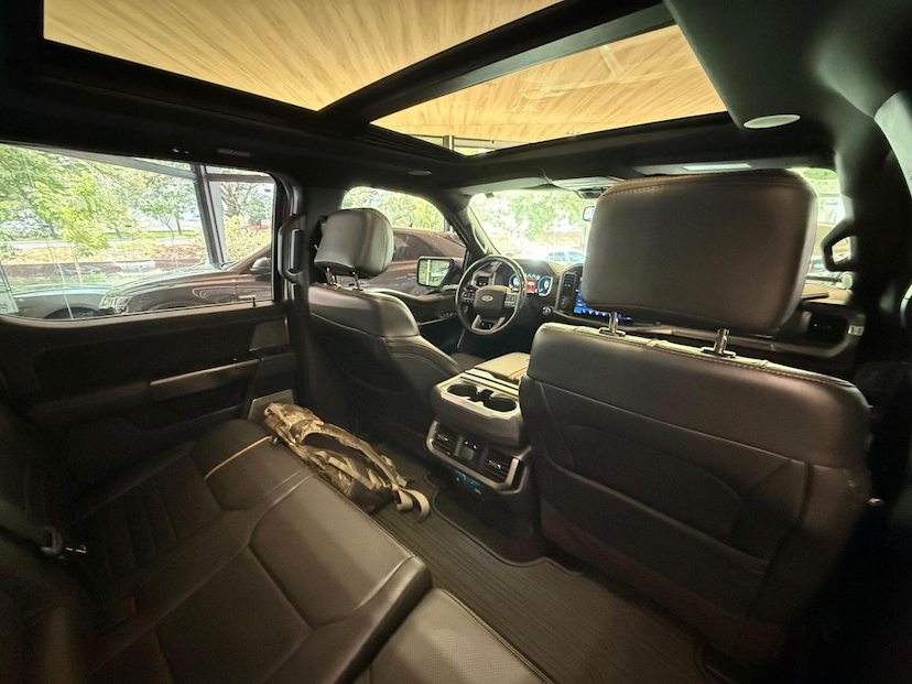 Foto do veículo FORD F-150  PLATINUM 2023 23.944 KM 385.000,00