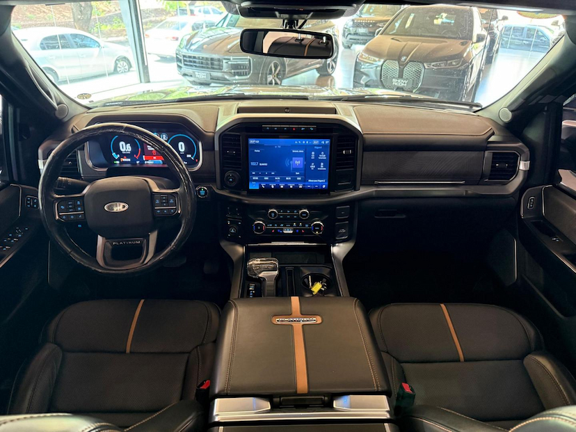 Foto do veículo FORD F-150  PLATINUM 2023 23.944 KM 385.000,00