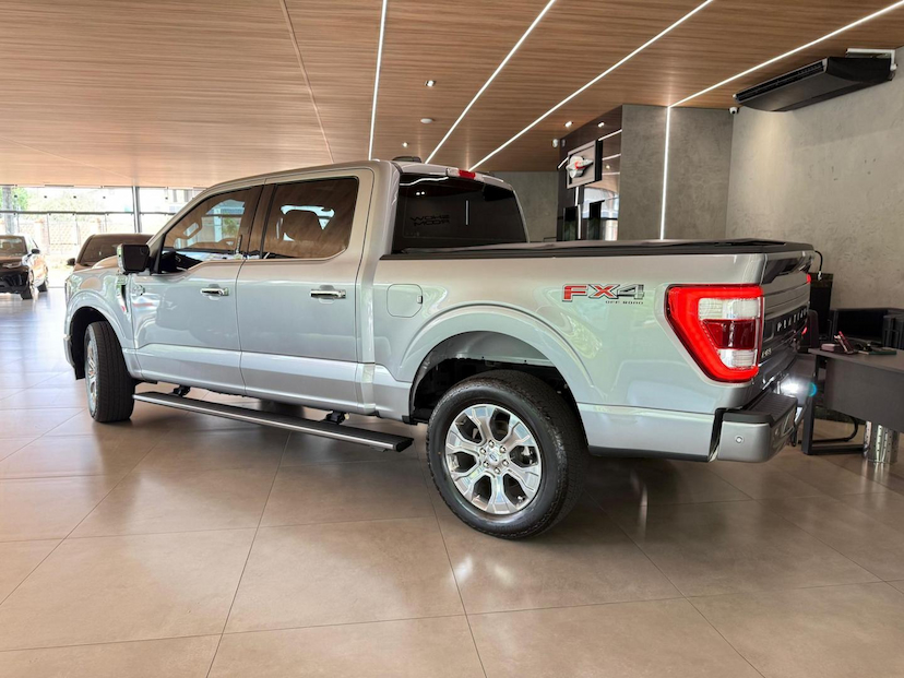 Foto do veículo FORD F-150  PLATINUM 2023 23.944 KM 385.000,00