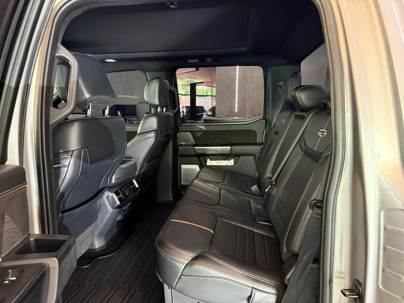 Foto do veículo FORD F-150  PLATINUM 2023 23.944 KM 385.000,00