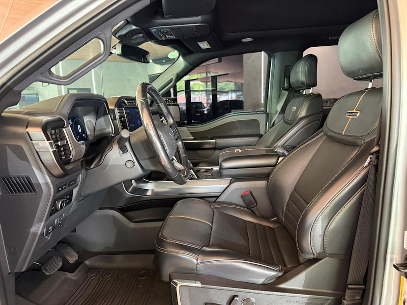 Foto do veículo FORD F-150  PLATINUM 2023 23.944 KM 385.000,00
