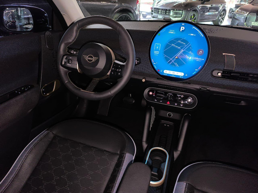 Foto do veículo MINI COOPER  E 2024 17.222 KM 169.000,00
