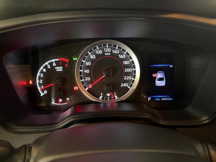 Foto do veículo TOYOTA CORONA  GLI 2.0 16V 4P 2021 64.412 KM 110.000,00