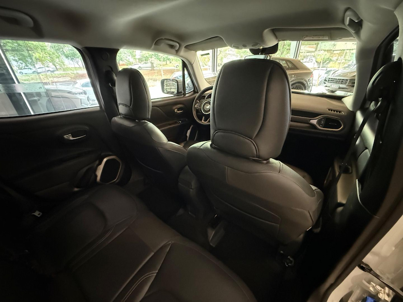 Foto do veículo JEEP RENEGADE  LNGTD AT 2016 36.993 KM 75.000,00