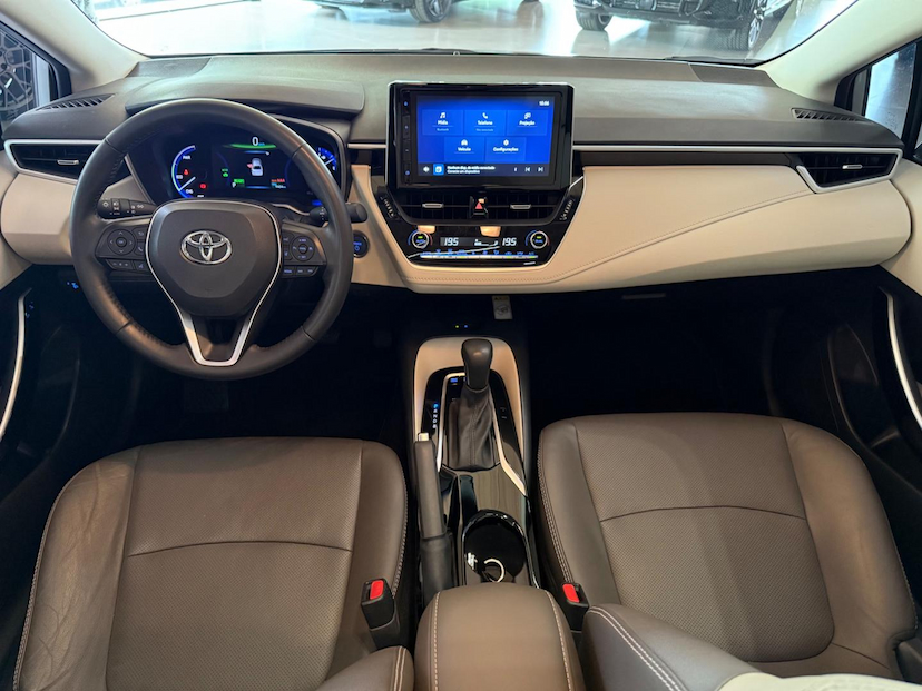 Foto do veículo TOYOTA COROLLA  APREMIUMH 2023 9.500 KM 157.000,00