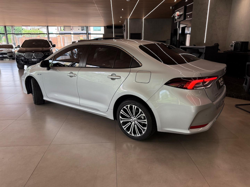 Foto do veículo TOYOTA COROLLA  APREMIUMH 2023 9.500 KM 157.000,00