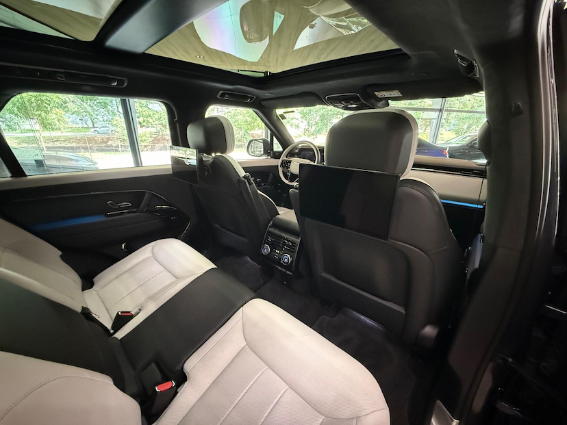 Foto do veículo LAND ROVER RANGE ROVER SPORT LR RRS P530 LE 2023 19.336 KM 809.000,00