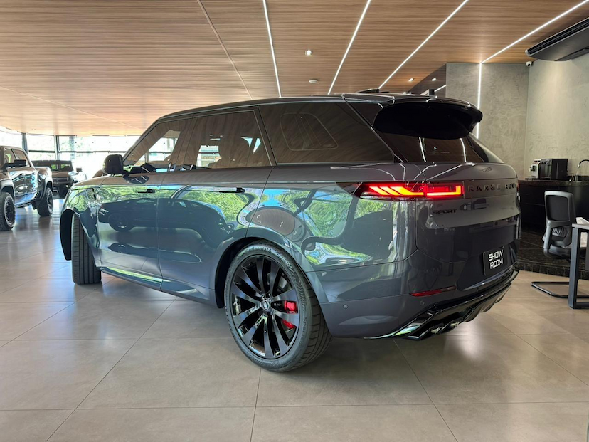 Foto do veículo LAND ROVER RANGE ROVER SPORT LR RRS P530 LE 2023 19.336 KM 809.000,00