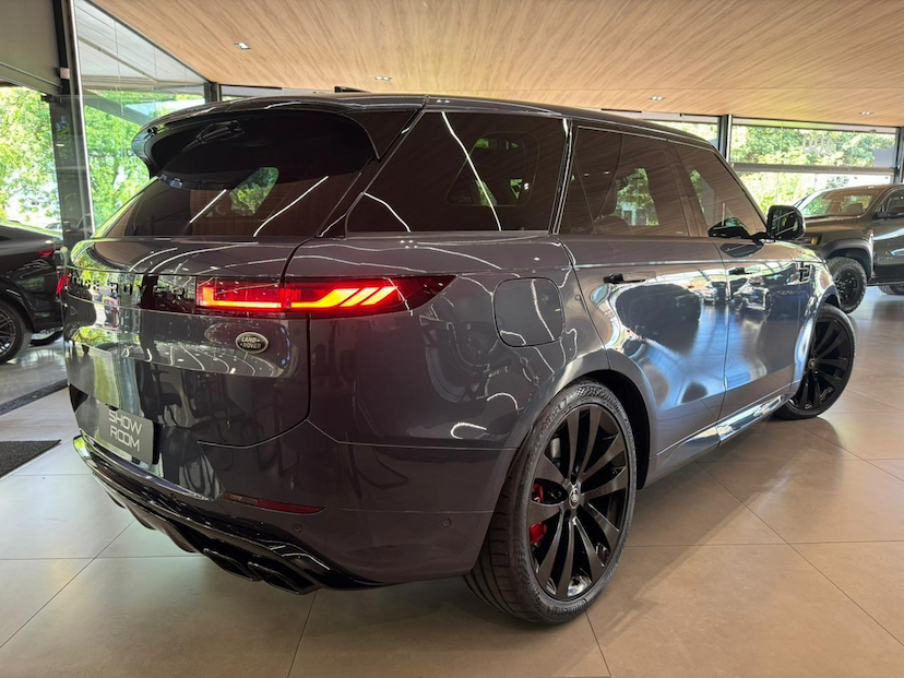 Foto do veículo LAND ROVER RANGE ROVER SPORT LR RRS P530 LE 2023 19.336 KM 809.000,00