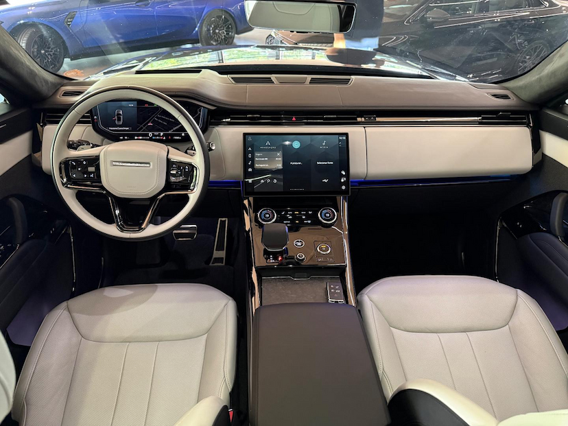 Foto do veículo LAND ROVER RANGE ROVER SPORT LR RRS P530 LE 2023 19.336 KM 809.000,00