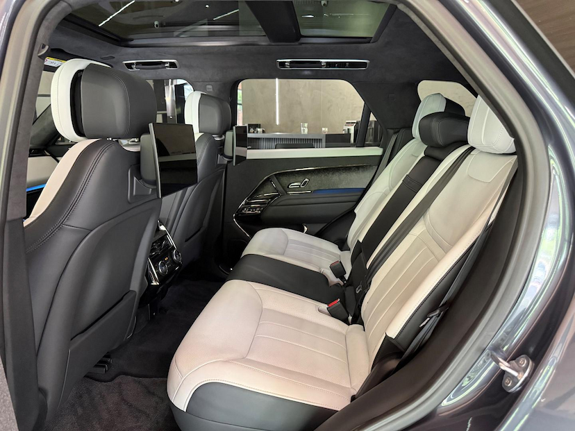 Foto do veículo LAND ROVER RANGE ROVER SPORT LR RRS P530 LE 2023 19.336 KM 809.000,00