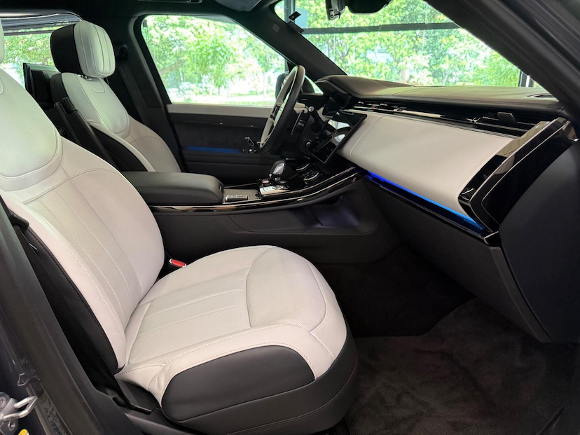 Foto do veículo LAND ROVER RANGE ROVER SPORT LR RRS P530 LE 2023 19.336 KM 809.000,00