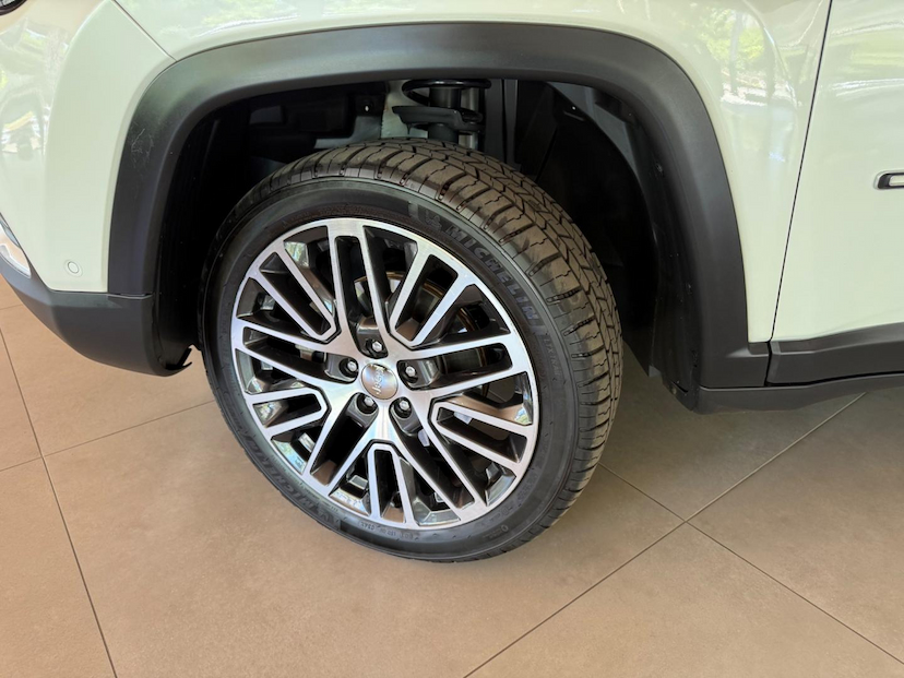 Foto do veículo JEEP COMPASS  LIMITED TD 2023 25.971 KM 170.000,00