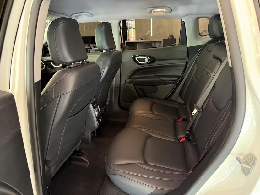 Foto do veículo JEEP COMPASS  LIMITED TD 2023 25.971 KM 170.000,00