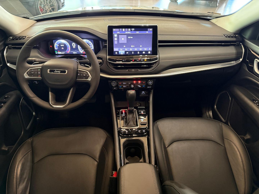 Foto do veículo JEEP COMPASS  LIMITED TD 2023 25.971 KM 170.000,00