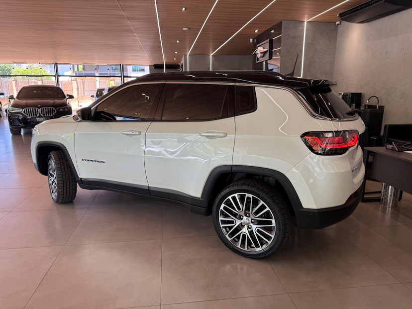 Foto do veículo JEEP COMPASS  LIMITED TD 2023 25.971 KM 170.000,00