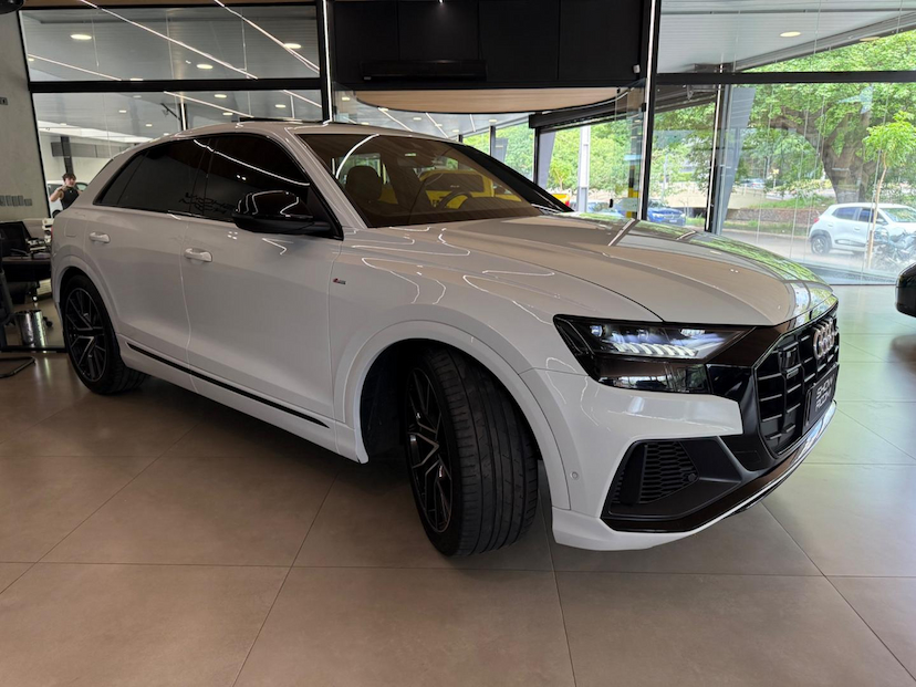 Foto do veículo AUDI Q8  3.0TFSI 2021 42.000 KM 339.000,00