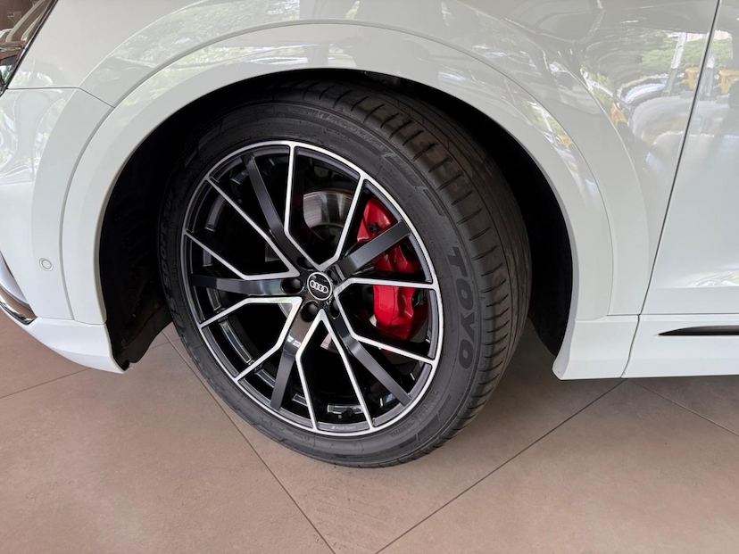 Foto do veículo AUDI Q8  3.0TFSI 2021 42.000 KM 339.000,00