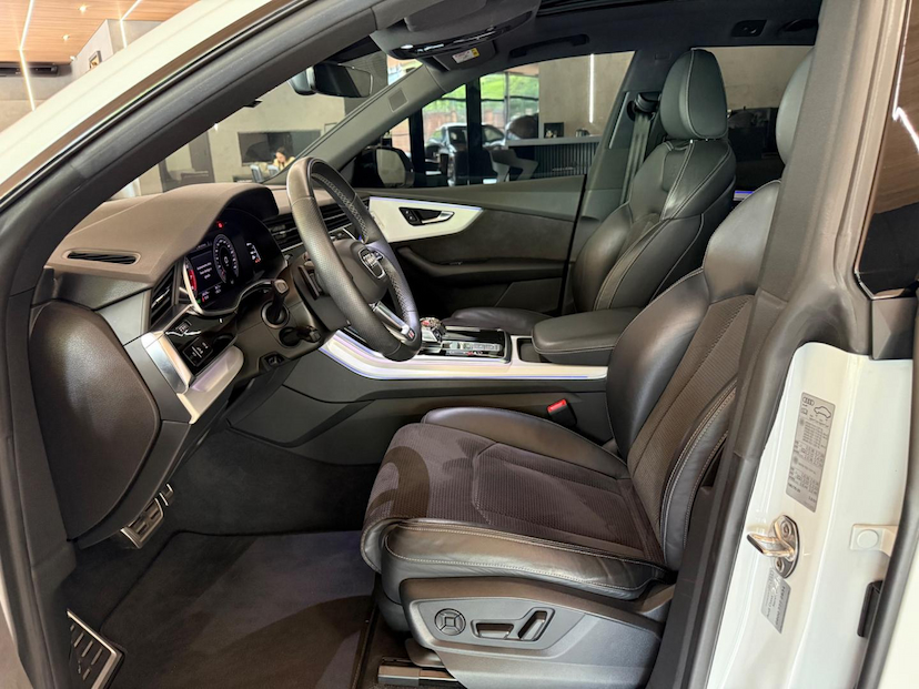 Foto do veículo AUDI Q8  3.0TFSI 2021 42.000 KM 339.000,00