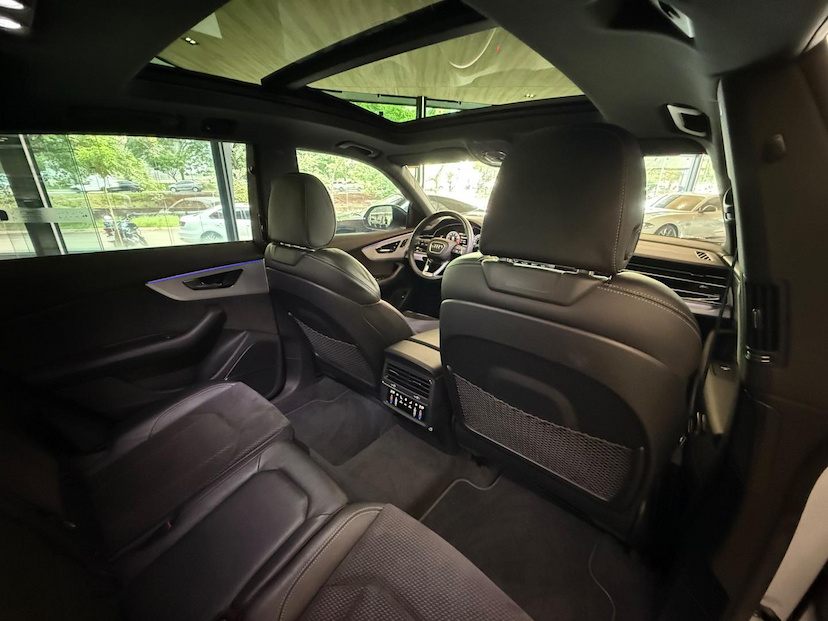 Foto do veículo AUDI Q8  3.0TFSI 2021 42.000 KM 339.000,00