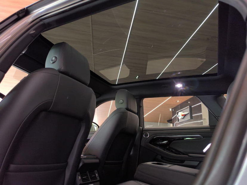 Foto do veículo LAND ROVER RANGE ROVER EVOQUE EVOQUE P250FF SE RD 2020 30.500 KM 235.000,00