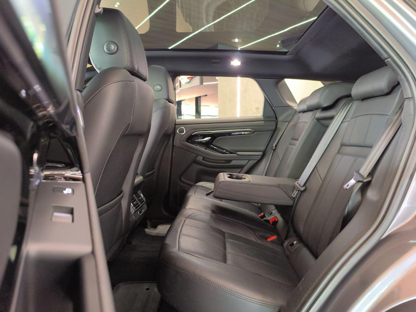 Foto do veículo LAND ROVER RANGE ROVER EVOQUE EVOQUE P250FF SE RD 2020 30.500 KM 235.000,00