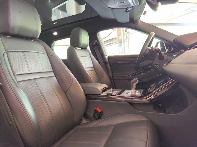 Foto do veículo LAND ROVER RANGE ROVER EVOQUE EVOQUE P250FF SE RD 2020 30.500 KM 235.000,00