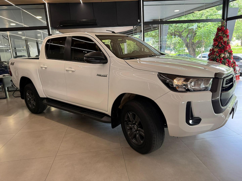 Foto do veículo TOYOTA HILUX  CDSR A4FD 2024 38.000 KM 235.000,00