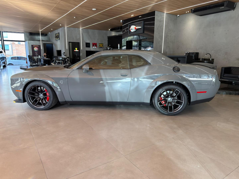 Foto do veículo DODGE CHALLENGER  SRT HELLCAT JAILBREAK 2023 100 KM 1.390.000,00