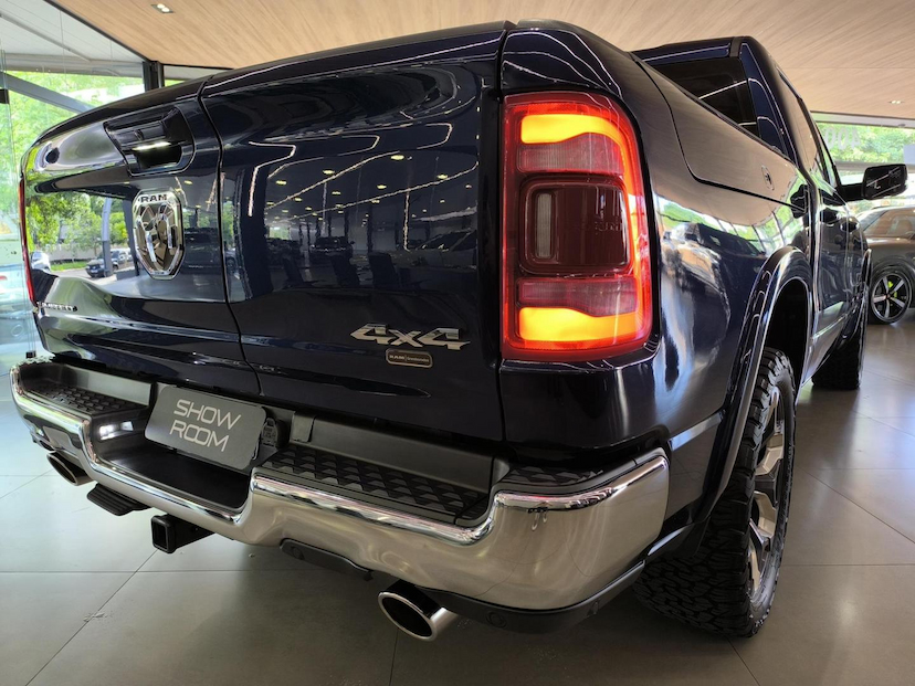 Foto do veículo RAM 1500  LIMITED HEMI 2023 52.659 KM 385.000,00