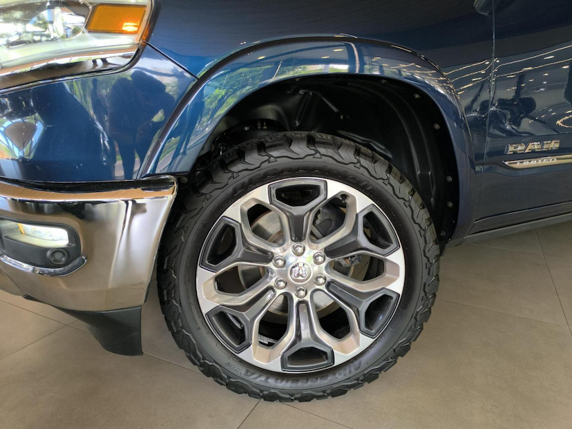 Foto do veículo RAM 1500  LIMITED HEMI 2023 52.659 KM 385.000,00