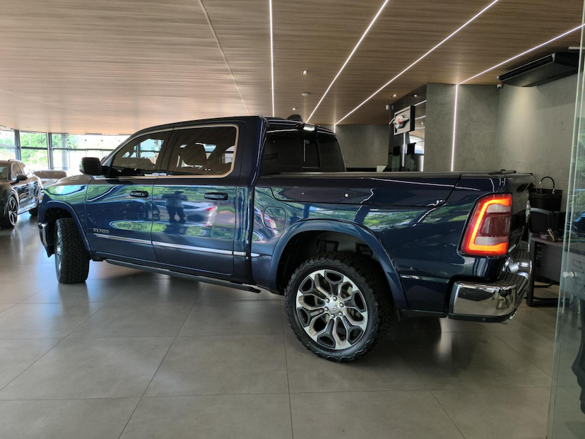 Foto do veículo RAM 1500  LIMITED HEMI 2023 52.659 KM 385.000,00