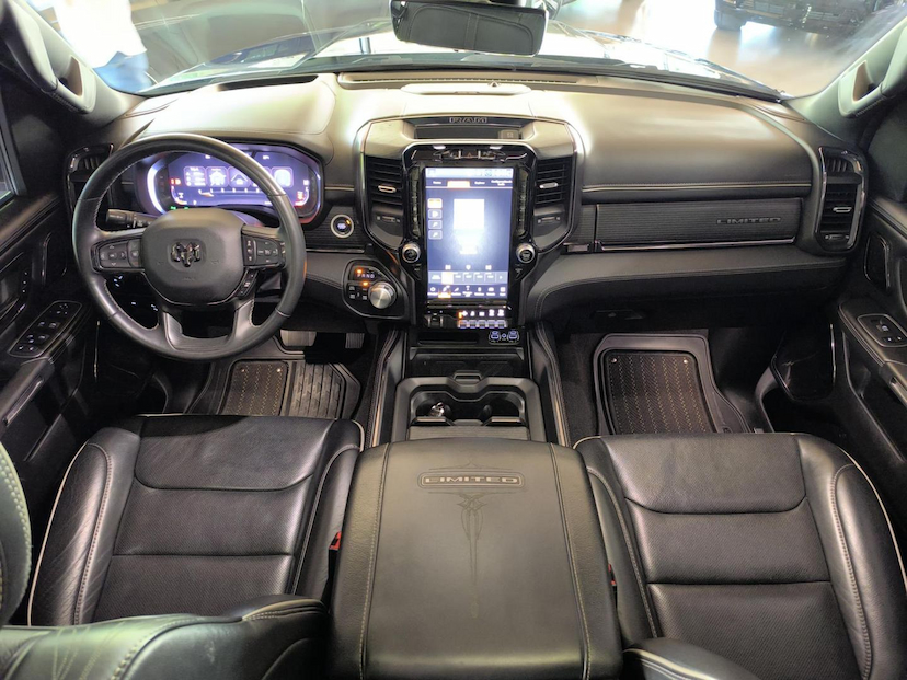 Foto do veículo RAM 1500  LIMITED HEMI 2023 52.659 KM 385.000,00