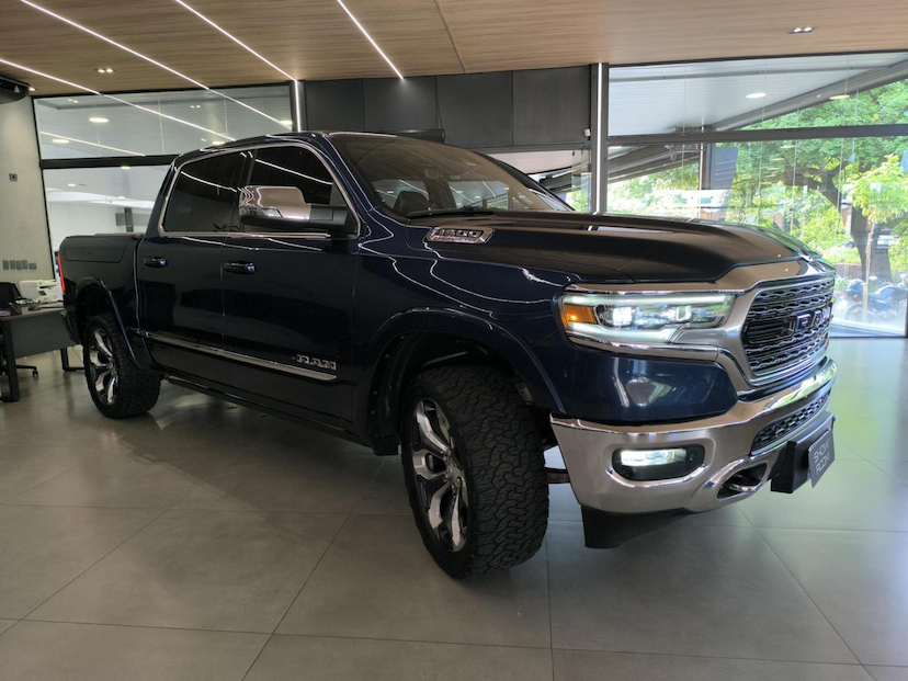 Foto do veículo RAM 1500  LIMITED HEMI 2023 52.659 KM 385.000,00