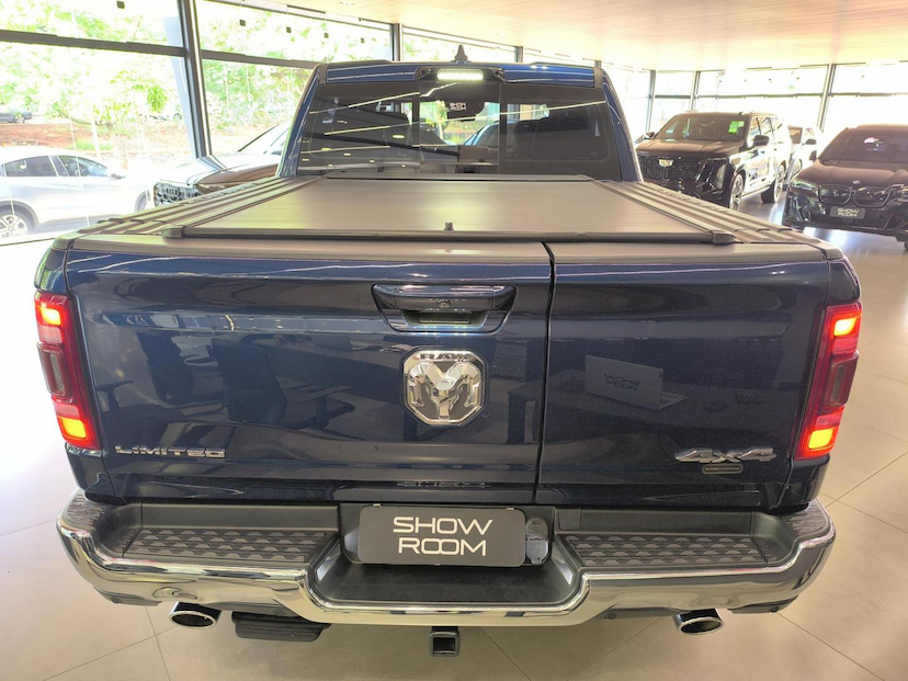 Foto do veículo RAM 1500  LIMITED HEMI 2023 52.659 KM 385.000,00