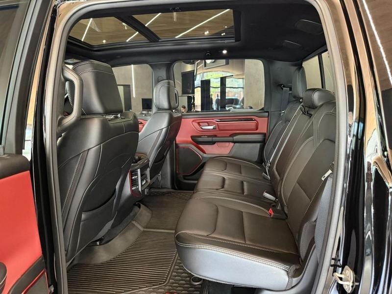 Foto do veículo RAM 1500  REBEL HEMI 2022 27.000 KM 360.000,00