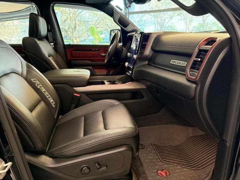 Foto do veículo RAM 1500  REBEL HEMI 2022 27.000 KM 360.000,00